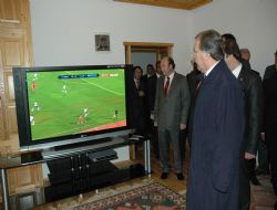 TBMM Başkanı Şahin milli maçı izledi